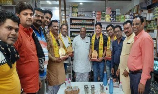 जबलपुर में केशरवानी-हलवाई समाज के नवनियुक्त पदाधिकारियों ने व्यापारी प्रकोष्ठ के शरद अग्रवाल से मुलाकात