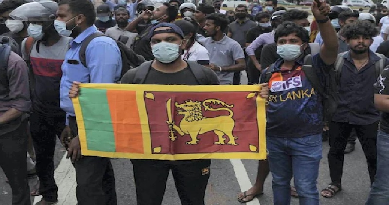 श्रीलंका में हालात बदतर, फिर सड़कों पर उतरे प्रदर्शनकारी, बोले- इस्तीफा दें राष्ट्रपति