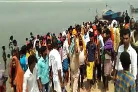पटना में गंगा नदी में पलटी नाव, गेहूं की फसल काटने जा रहे 3 मजदूर लापता, तलाश जारी