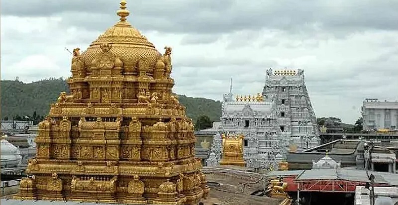 आंध्र प्रदेश के तिरुमाला वेंकटेश्वर मंदिर में भारी भीड़ के चलते बनी भगदड़ की स्थिति, 3 श्रद्धालु हुए घायल
