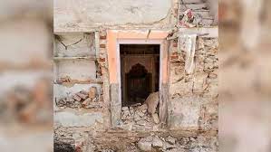 राजस्थान के अलवर में मंदिर को बुलडोजर से किया जमींदोज, कांग्रेस का आरोप- बीजेपी के बोर्ड ने तोड़ा