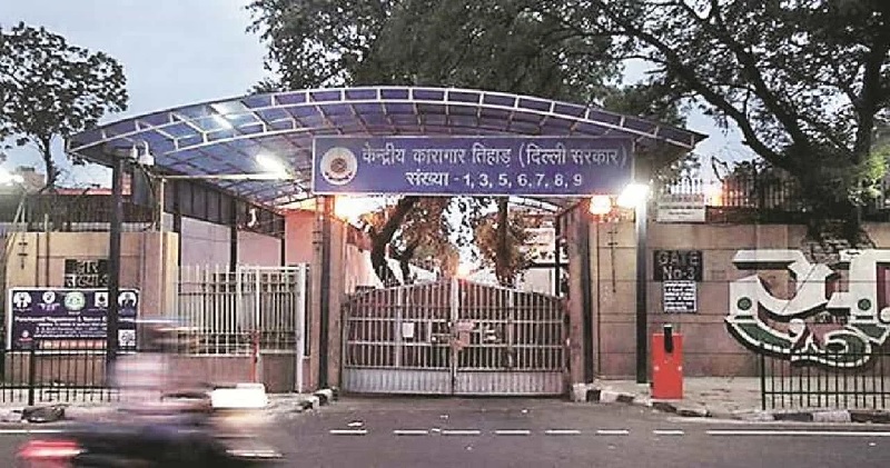 दिल्ली की तिहाड़ जेल में कैदियों में गैंगवार, 15 कैदी हुए घायल