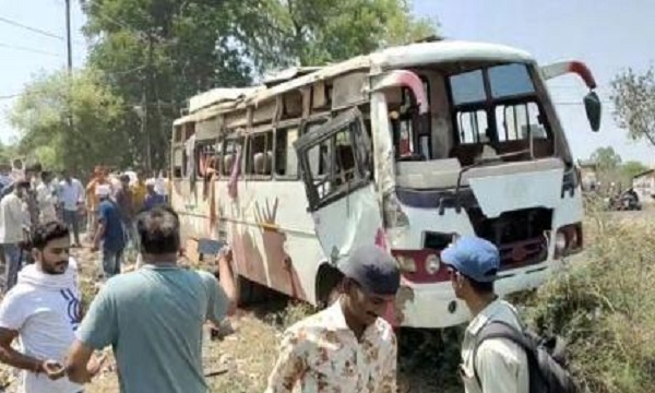 जबलपुर से नरसिंहपुर जा रही यात्रियों से भरी बस पलटी, दो की मौत, 50 घायल, स्टेयरिंग फेल होने से हादसा