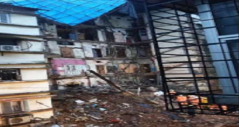 तेलंगाना में 20 साल पुरानी इमारत का छज्जा गिरने से 4 व्यक्तियों की मौत, एक घायल