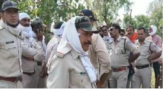 जबलपुर में खेत में घुसे तेंदुआ ने किया ग्रामीणों पर हमला, वन विभाग की टीम ने पहुंचकर की घेराबंदी