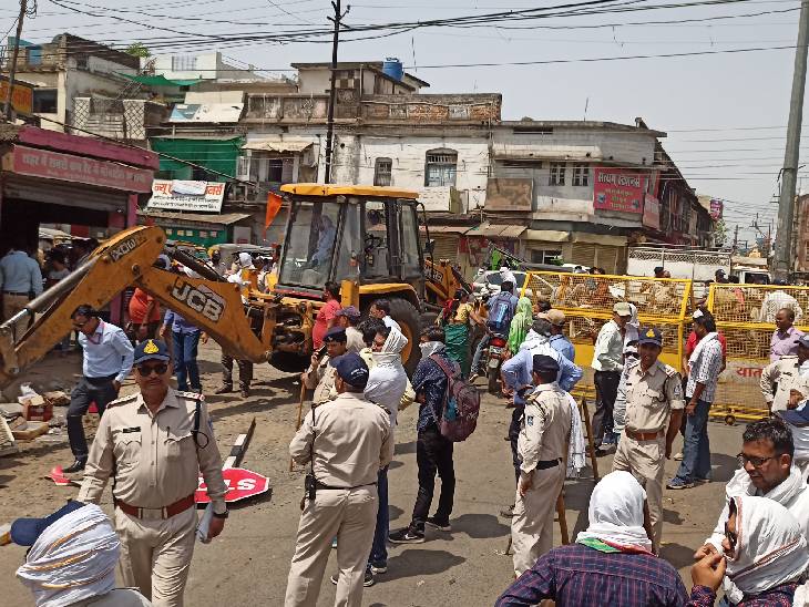 जबलपुर: नगर निगम की अतिक्रमण हटाने की बड़ी कार्रवाई, घमापुर चौक से शुरुआत, विवाद, हंगामा