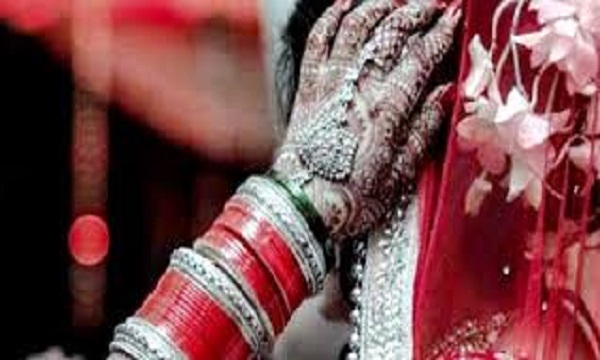 शादी के लिए ब्राम्हण बन गई लुटेरी दुल्हन, शादी होते ही लाखों रुपए के जेवर लेकर भाग निकली