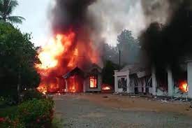 श्रीलंका में उपद्रवियों ने सांसद के घर लगाई आग, बाद में सुरक्षा अधिकारी के साथ मिला शव