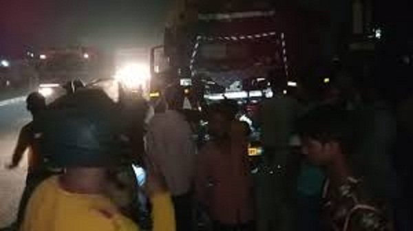 जबलपुर में ट्रेक्टर-ट्राली से टकराई बाईक के परखच्चे उड़े, एक की मौत, दूसरा गंभीर