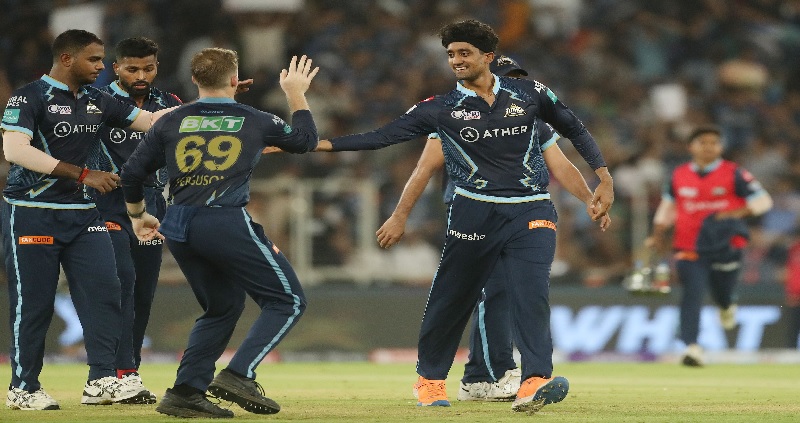 आईपीएल के फाइनल मुकाबले में राजस्थान रॉयल्स को हराकर गुजरात टाइटंस ने जीता खिताब