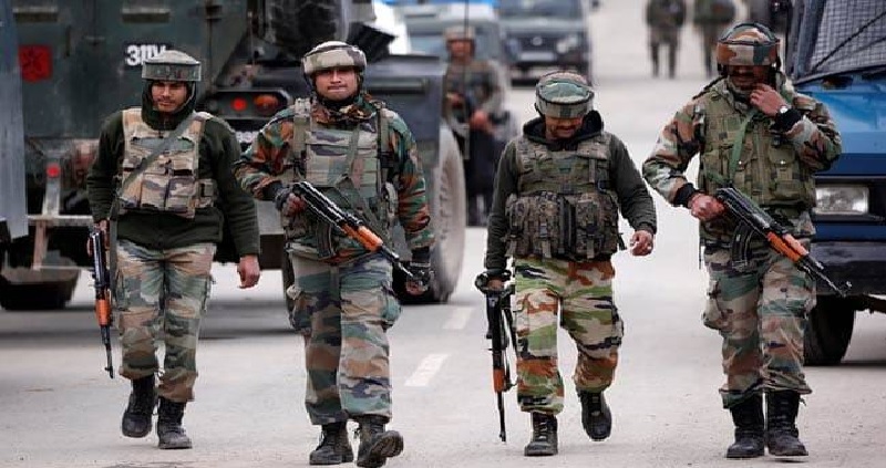 जम्मू-कश्मीर के अवंतीपोरा में भारतीय सेना ने मुठभेड़ में मार गिराए दो आतंकवादी