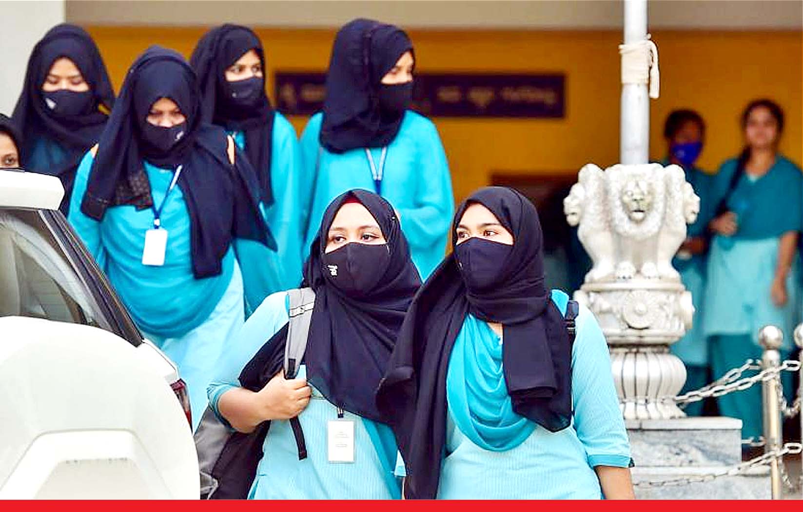 कर्नाटक में 6 मुस्लिम लड़कियां कॉलेज से निलंबित, हिजाब के रूप में पहना था अपनी ड्रेस का दुपट्टा
