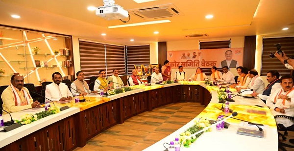 जबलपुर में भाजपा के राष्ट्रीय अध्यक्ष जेपी नड्डा ने मंडल कार्यसमिति, कोर ग्रुप की बैठक को किया संबोधित, एससी वर्ग के कार्यकर्ता के घर पहुंचे