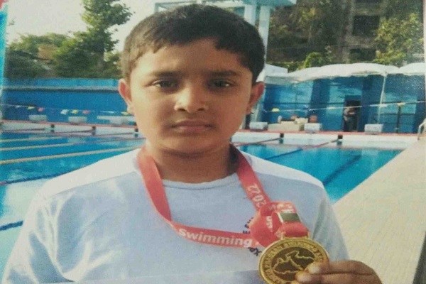जबलपुर के कबीर ने तैराकी में जीता गोल्ड मेडल