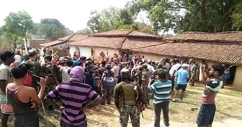 झारखंड के गुमला में दुष्कर्म के दो आरोपियों को ग्रामीणों ने जिंदा जलाया, एक की मौत