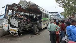 बिहार के मधेपुरा से पंजाब जा रही बस-ट्रक में टक्कर, 4 की मौत, 29 घायल