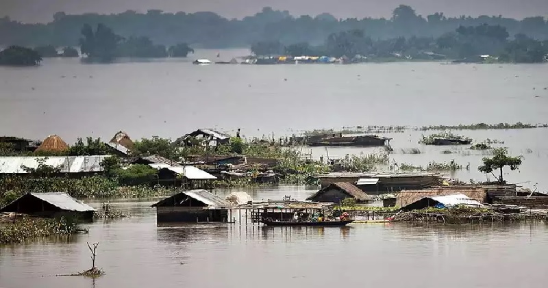 असम में बाढ़ और भूस्खलन ने लील ली 62 लोगों की जिन्दगी, 30 लाख से अधिक लोग प्रभावित