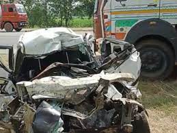 जियारत के लिए हरदोई दरगाह जा रहे उत्तराखंड के युवकों की कार ट्रक से टकराई, 5 की मौत