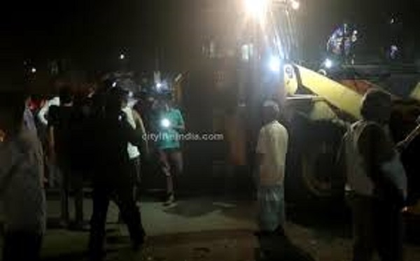जबलपुर में भारी वाहन ने छोटा हाथी को कुचला, चालक की फंसकर मौत