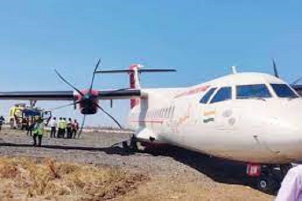 जबलपुर के डुमना विमानतल पर दोनों पायलट की गल्ती से रनवे पर फिसला था विमान, एक साल नही उड़ा पाएगें विमान, लेना होगा फिर से प्रशिक्षण