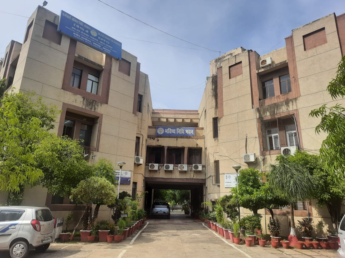 भविष्य निधि संगठन जबलपुर की बड़ी कार्यवाही, पीएफ नहीं जमा करने पर एमपी हाउसिंग बोर्ड कार्यालय का बैंक अकाउंट किया अटैच, देखें वीडियो