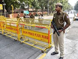 दिल्ली: घर में 2 नाबालिग बेटियों और पति-पत्नी की गोली मारकर हत्या, मौके पर पहुंची पुलिस