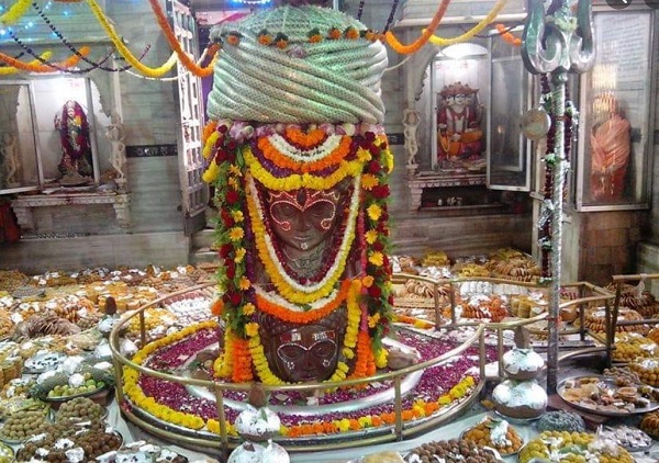 शिव पूजा में तरह-तरह के फूलों को चढ़ाने से अलग-अलग तरह की इच्छाएं पूरी होती