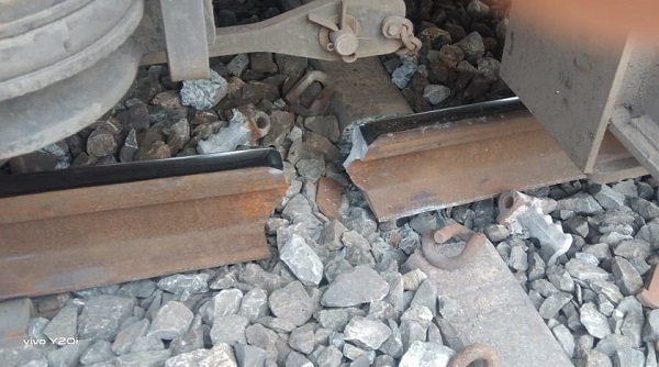 ट्रेक में था रेल फ्रेक्चर, लापरवाह पीडबलूआई ने सैकड़ों यात्रियों की जान संकट में डाली, प्रशासन ने किया सस्पेंड, ट्रेक दुरुस्त का जारी किया था मेमो