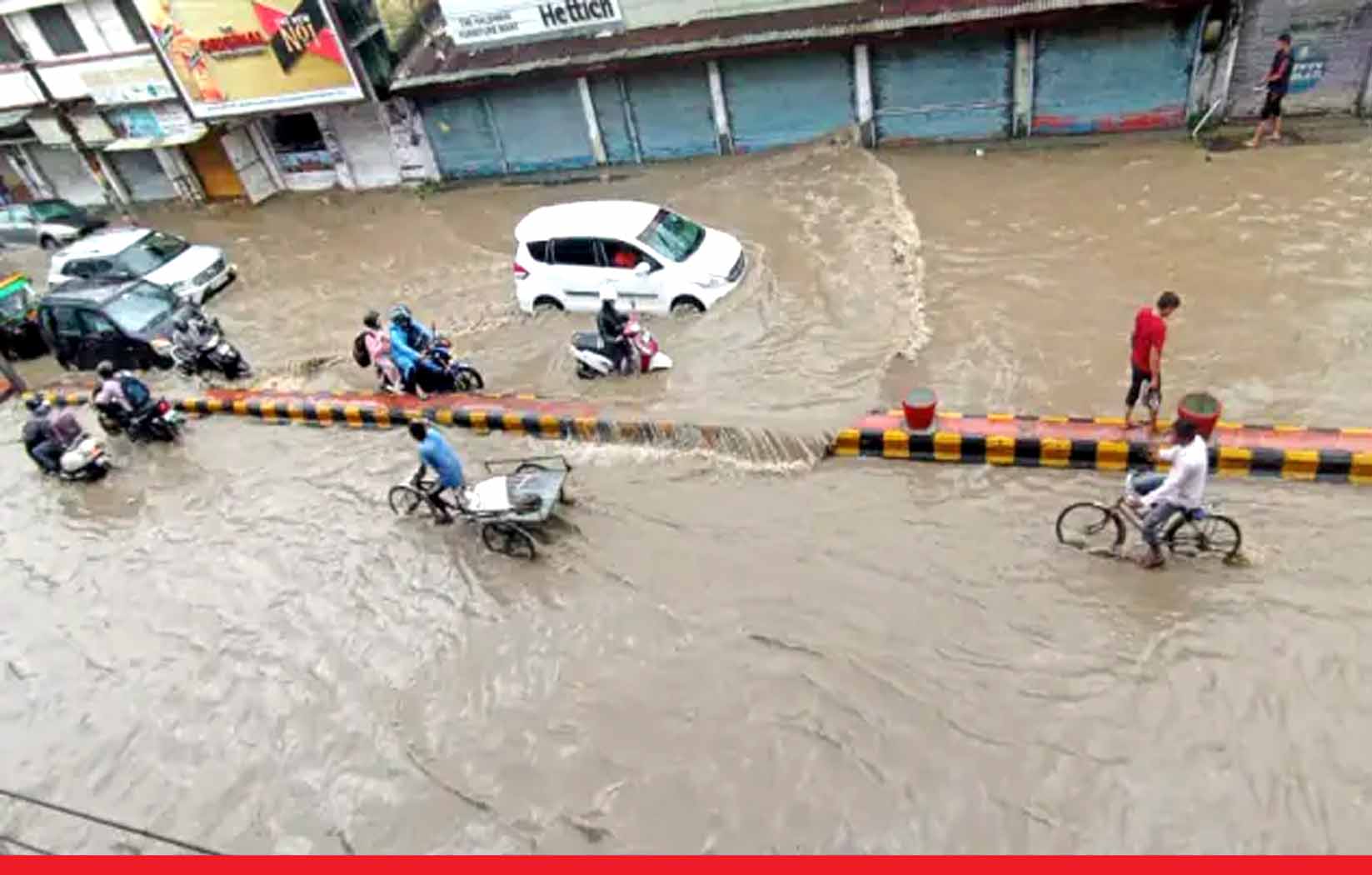 देश में बारिश और बाढ़ का कहर, दिल्ली- उत्तराखंड समेत बाढ़ से सैकड़ों गांव प्रभावित, कई राज्यों में अलर्ट 