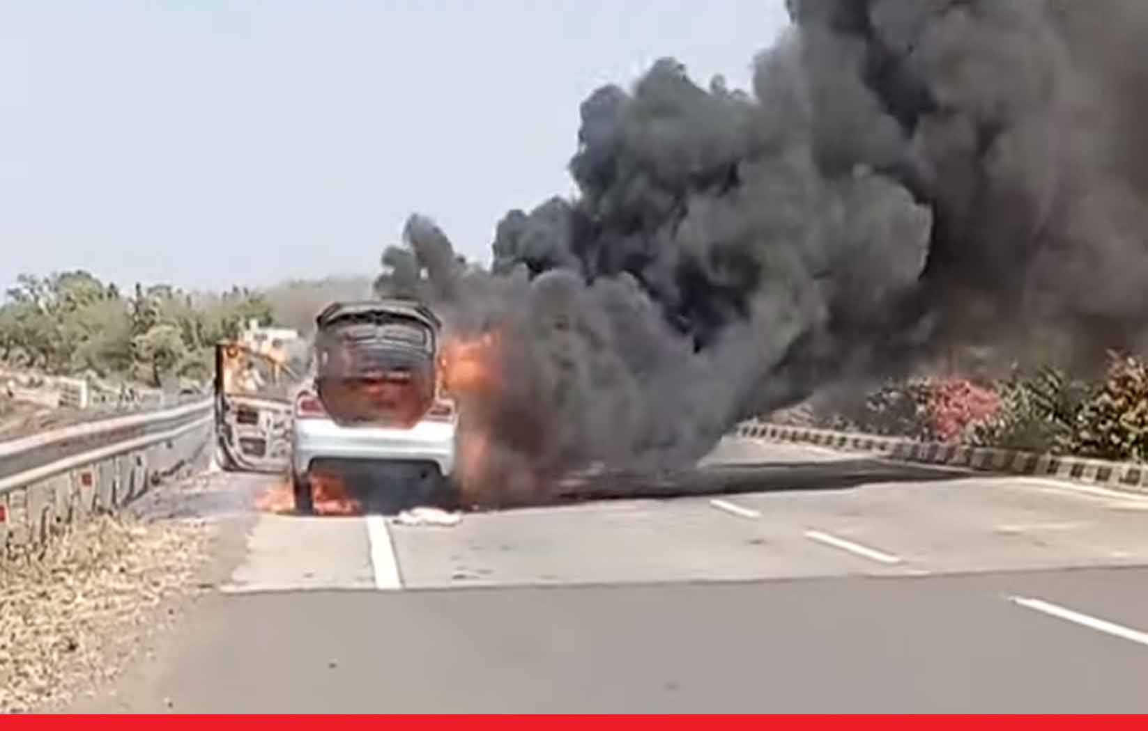 नागपुर में शख्स ने पत्नी-बेटे के साथ कार में लगाई आग, आर्थिक तंगी से था परेशान