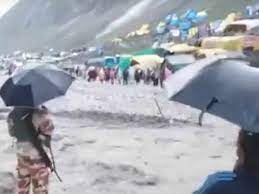अमरनाथ में भारी बारिश से यात्रा रोकी, 4 हजार से ज्यादा श्रद्धालुओं को सुरक्षित स्थानों पर भेजा