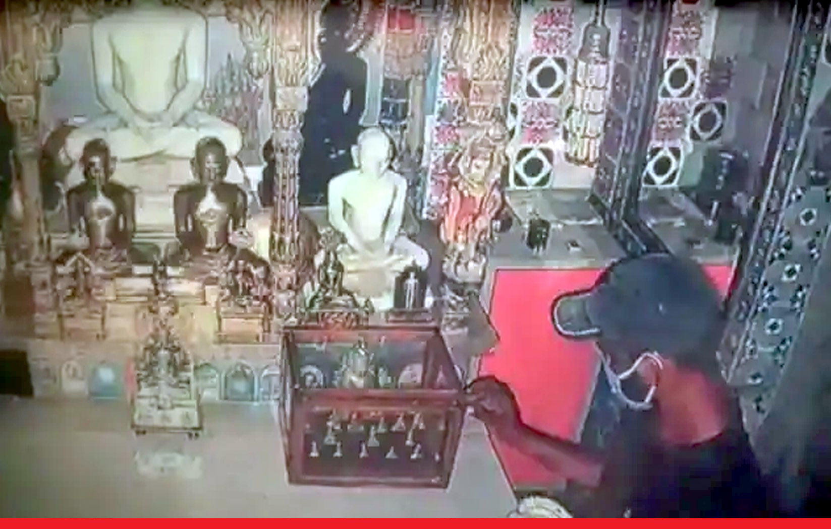 छतरपुर में 200 साल पुराने जैन मंदिर से लाखों की चोरी, चांदी के जेवरात एवं नगदी लेकर फरार