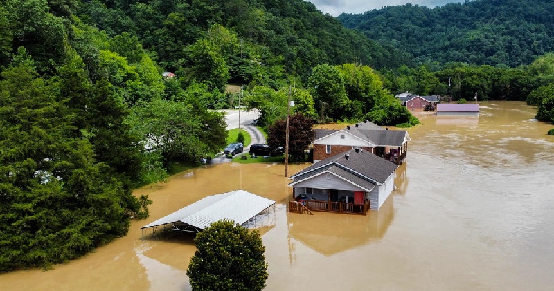 अमेरिका के केंटकी में अचानक बाढ़ आने से 16 लोगों की मौत, कई लोगों को सुरक्षित स्थान पर पहुंचाया
