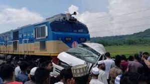 बांग्लादेश में ट्रेन ने मिनी बस को टक्कर मारी, 11 की मौत, 5 गम्भीर