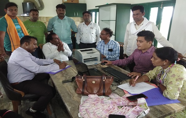 जबलपुर लोकायुक्त टीम ने 1 लाख रुपए की रिश्वत लेते सरपंच को पकड़ा, ढीमरखेड़ा में कार्रवाई