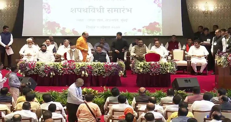 लंबे इंतजार के बाद हुआ महाराष्ट्र सरकार का विस्तार, 18 विधायकों ने ली मंत्रीपद की शपथ