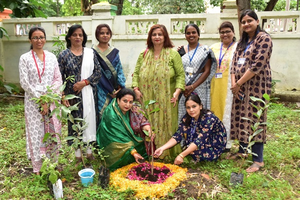जबलपुर में मां भारती संस्था ने ओढ़ाई धरती मां को ओढऩी
