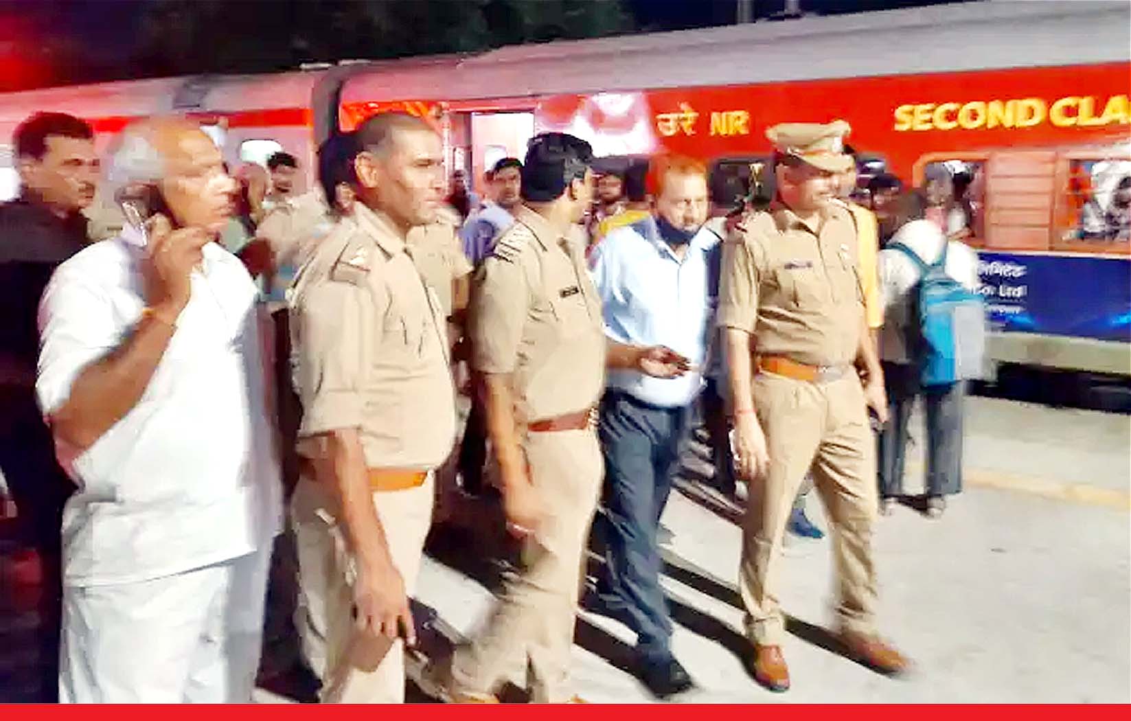 ताज एक्सप्रेस में बम की खबर से मचा हड़कंप, मथुरा स्टेशन पर दो घंटे खड़ी रही ट्रेन