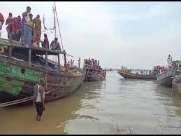 बिहार: पटना में बीच नदी में डूबी अवैध बालू से भरी नाव, 12 मजदूर लापता