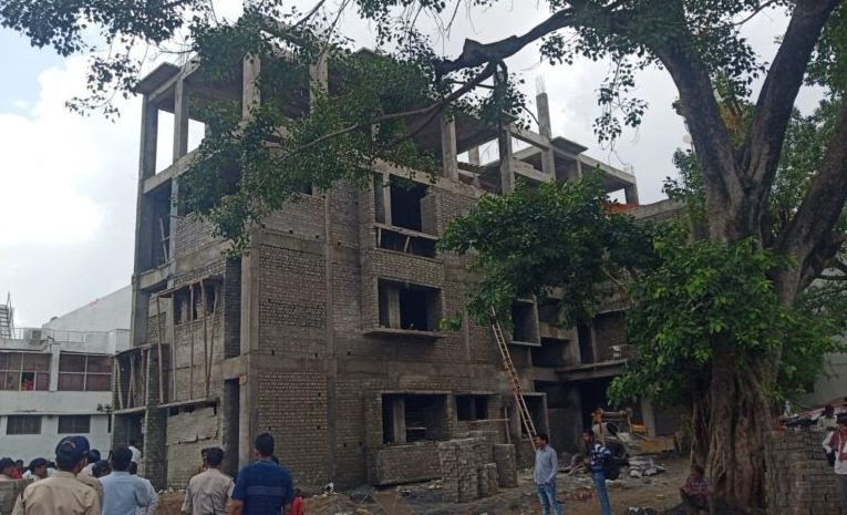 एमपी के जबलपुर में निर्माणाधीन स्कूल भवन का छज्जा भरभराकर गिरा, दो मजदूर गंभीर