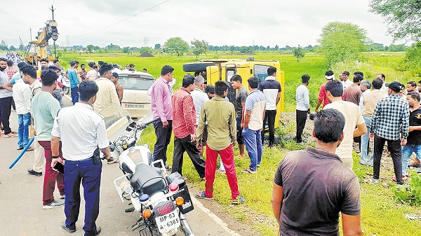 जबलपुर में स्कूली बच्चों से भरी बस अनियंत्रित होकर पलटी, मची चीख पुकार