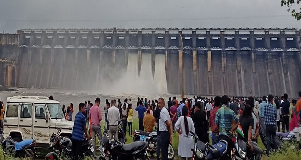जबलपुर में बरगी बांध के 3 गेट आधा मीटर खुले, नर्मदा नदी के घाटों पर बढ़ा जल स्तर