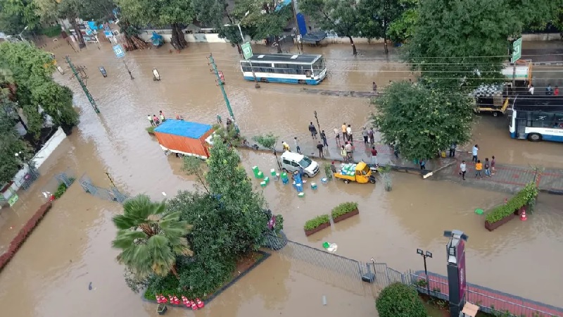बेंगलुरु में बारिश ने तोड़ा 32 साल का रिकॉर्ड, बाढ़ से निपटने सीएम ने जारी किए 300 करोड़