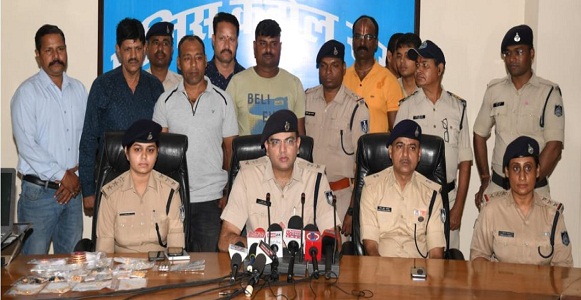 एमपी के जबलपुर में पकड़े गए 3 शातिर चोर, 4 चोरियों का खुलासा, 7 लाख रुपए के जेवर बरामद