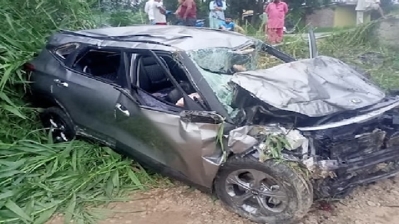 हिमाचल प्रदेश के ऊना में तेज रफ्तार कार पोल से टकरा कर पलटी, हादसे में पांच युवकों की मौत