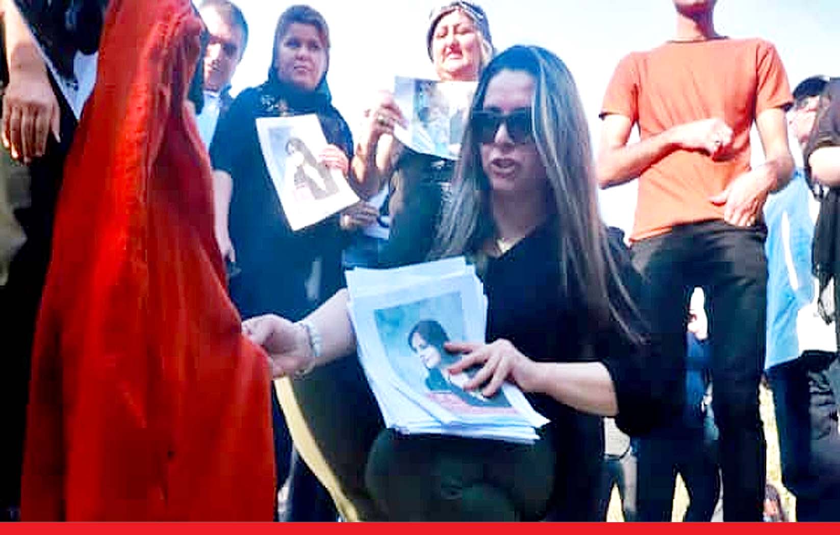 ईरान में क्रांति कर रहीं महिलाएं, हिजाब के खिलाफ आंदोलन तेज