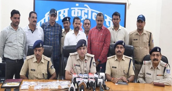 जबलपुर में आटो से रैकी कर सूने मकानों में चोरी करने वाला बदमाश गिरफ्तार, 11 लाख रुपए के सोने, चांदी के जेवर बरामद