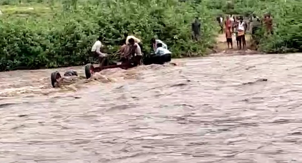 बिहार के नवादा में डीजे के साथ निकाली शवयात्रा, नदी में आयी अचानक बाढ़, चिता संग बह गया अधजला शव, डूबने लगे 10 लोग