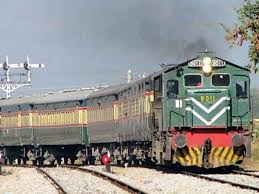 पाकिस्तान में रेल थमी, इंजन चलाने के लिए नहीं हैं ईंधन, कई ट्रेनें रद्द