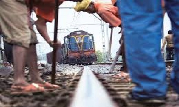 रेलवे ट्रैक पर नक्सलियों ने किरंदुल-विशाखापट्टनम रूट पर रखे बड़े पत्थर, 12 घंटे रुकी रही रेल